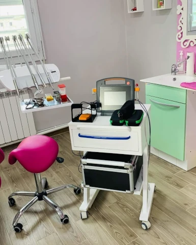 FATIMA ZOHRA KERROUZI  DIAMOND TEETH